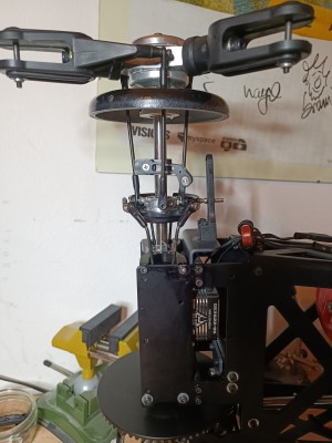 Front swashplate (rotating counterclockwise) from the side