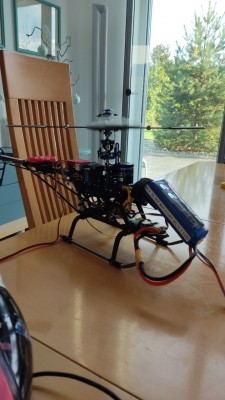 Blades at 0 degree on pitch stick in the middle